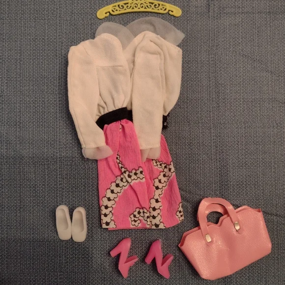 Mattel Doll Outfit Set with Dark Floral Dress, Hot Pink Dress & Accessories - Picture 4 of 5